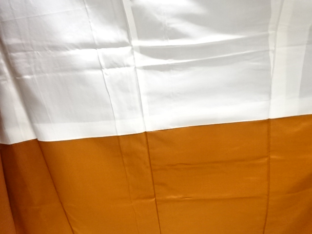  未使用品　草花模様織出し本場泥大島紬着物（9マルキ）